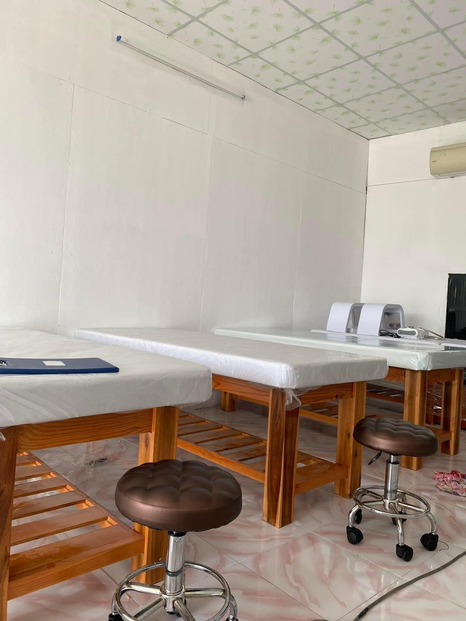 Giường spa, giường massage spa khung gỗ cao cấp, đệm nhập khẩu