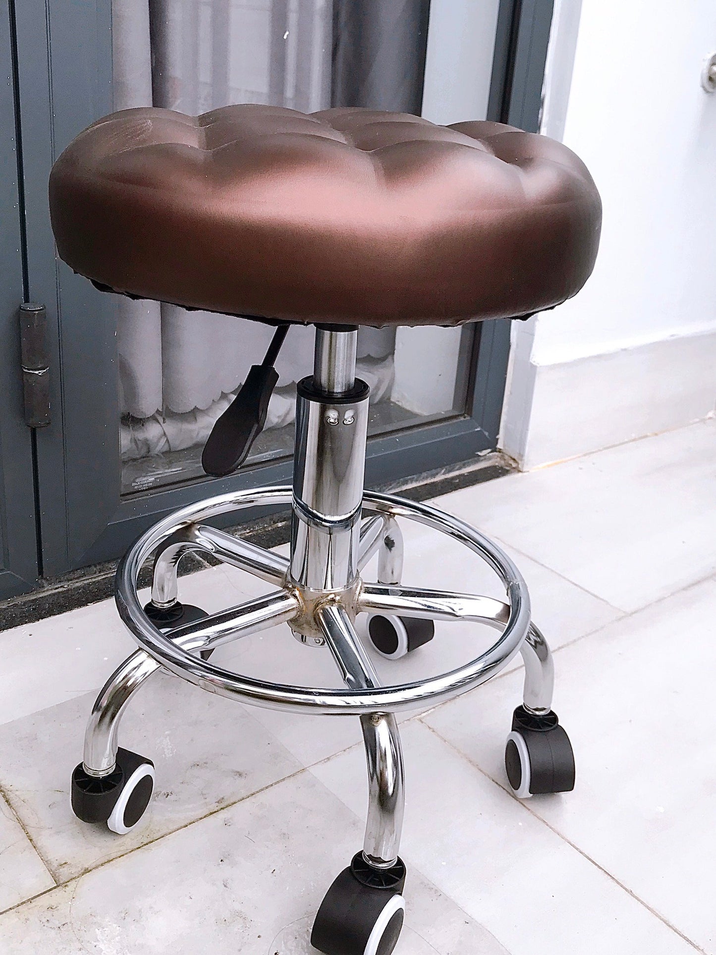 Ghế xoay nâng hạ nệm da - Ghế chân vòng nệm múi màu nâu